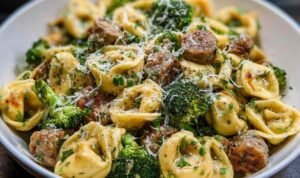 Creamy Garlic Parmesan Tortellini with Sausage and Broccoli Creamy Garlic Parmesan Tortellini with Sausage and Broccoli