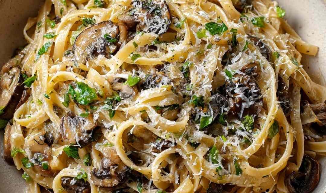 Caramelized Leek and Mushroom Gruyere Pasta with Chicken