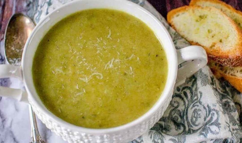 creamy-frozen-pea-soup-bowl-with-cream