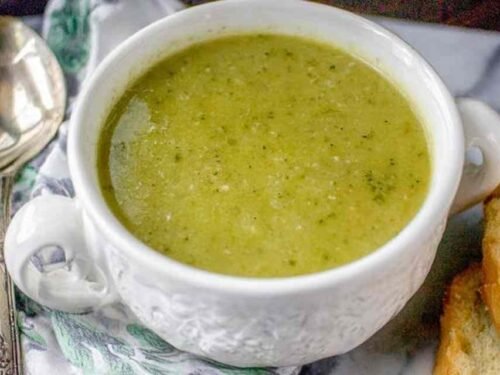 creamy-frozen-pea-soup-bowl-with-cream