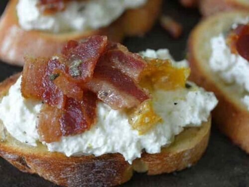 bacon-ricotta-crostini-serving-board-honey-drizzle