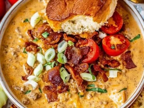 cheeseburger-soup-bowl-with-garnishes-dinner-roll