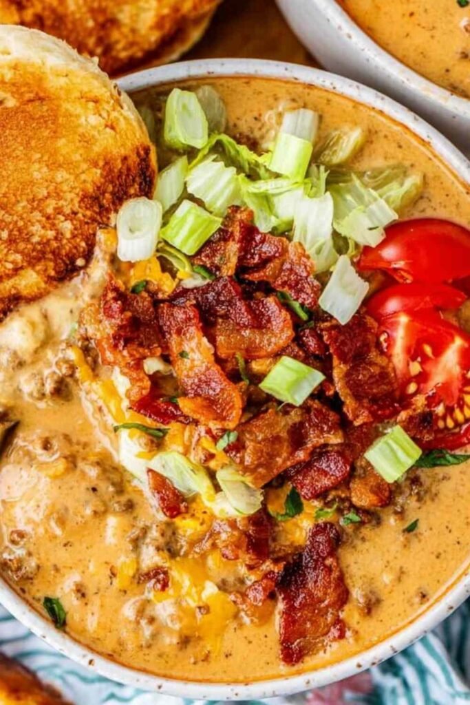 cheeseburger-soup-bowl-with-garnishes-dinner-roll
