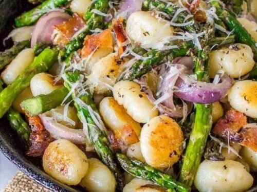 brown-butter-gnocchi-asparagus-prosciutto-skillet