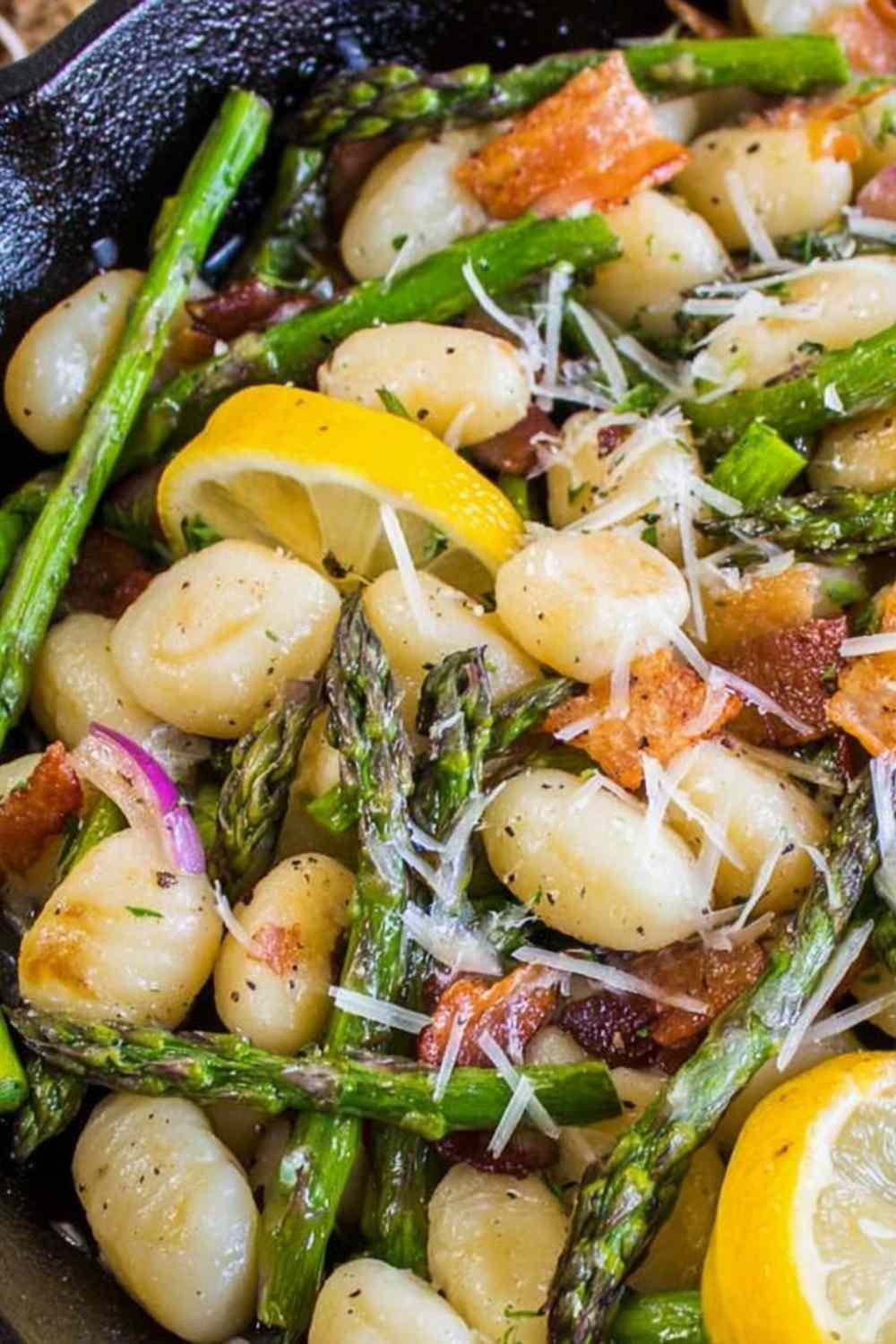 brown-butter-gnocchi-asparagus-prosciutto-skillet