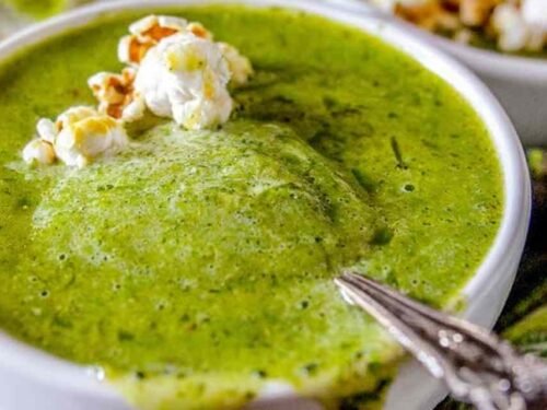 creamy-zucchini-soup-with-popcorn-garnish-bowl