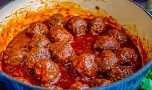 easy-baked-mexican-meatballs-enchilada-sauce
