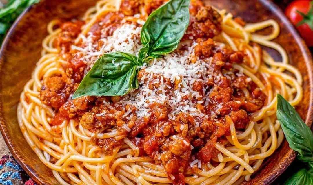 Easy Spaghetti Sauce Recipe (30 Minutes)
