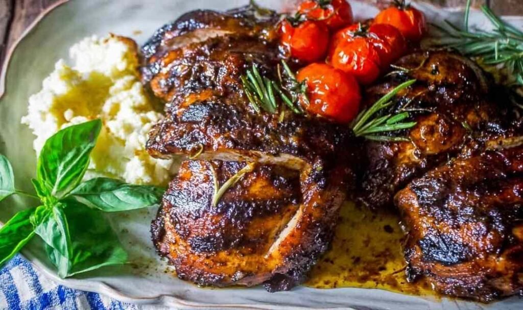 grilled-chicken-marinade-balsamic-glaze-wooden-board