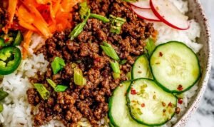 korean-beef-recipe-bowl-rice-veggies-sriracha-mayo