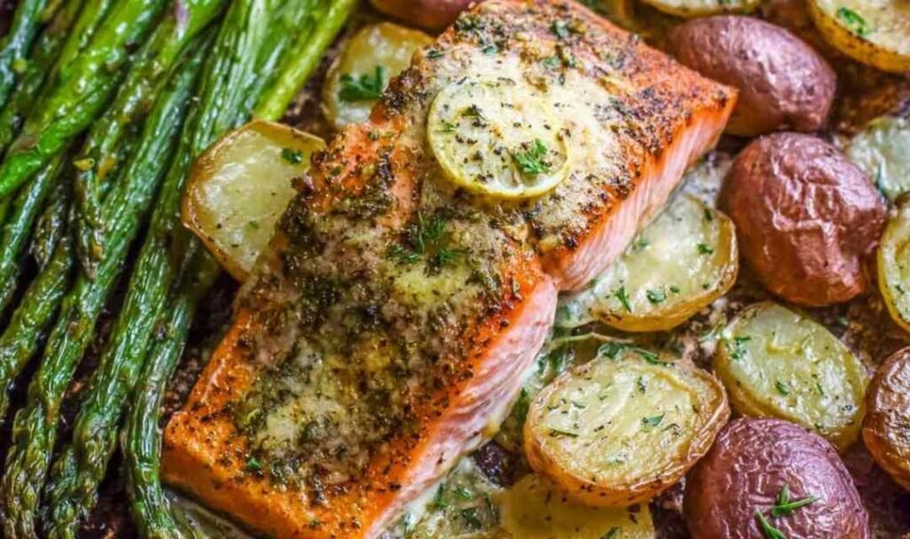 sheet-pan-salmon-recipe-potatoes-asparagus