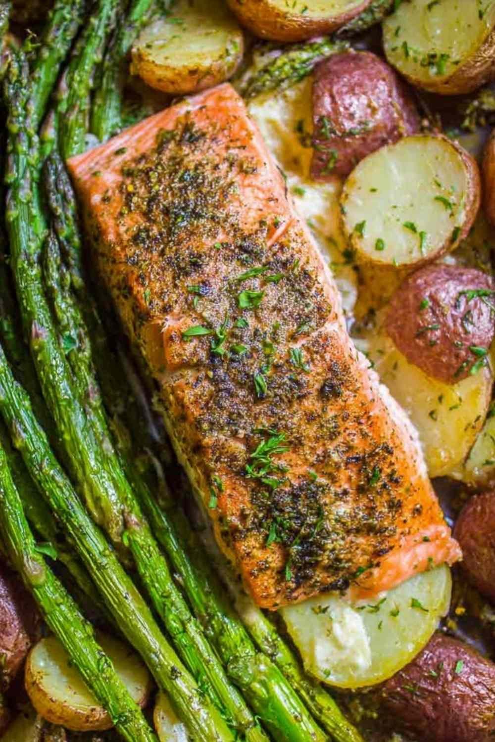 sheet-pan-salmon-recipe-potatoes-asparagus