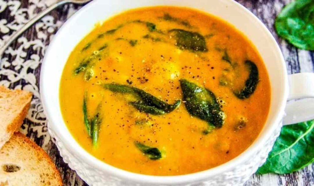 creamy-vegan-cauliflower-soup-white-bowl