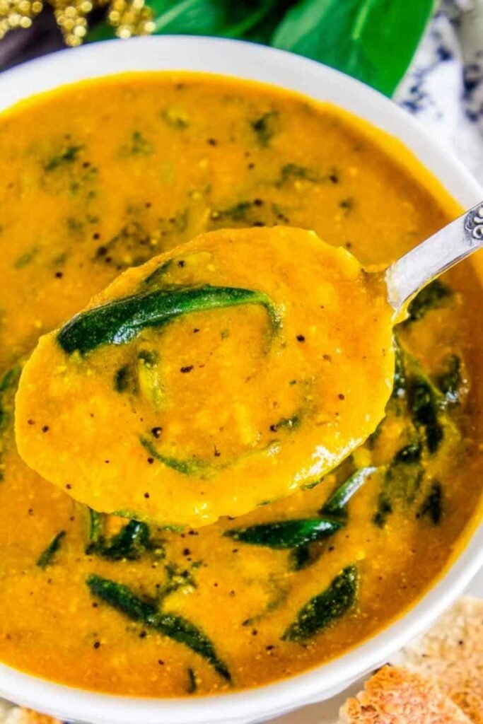 creamy-vegan-cauliflower-soup-white-bowl